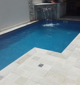 Borda de Piscina Pedra São Tomé