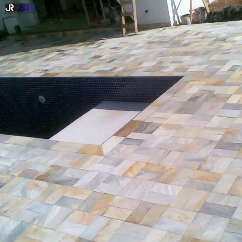 piso pedra mineira mesclada piscina