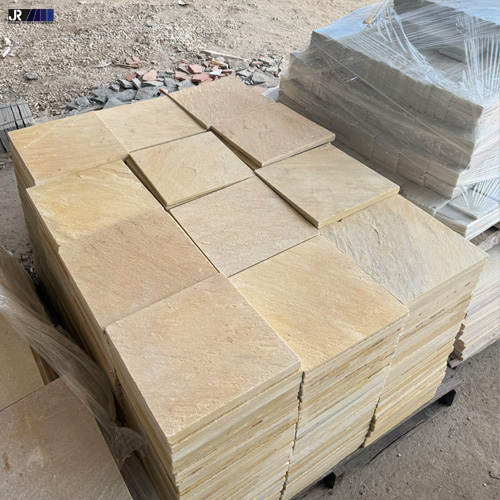 Pedra São Tomé Amarela 30x30 Gold