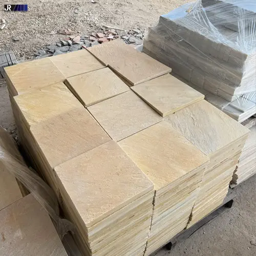 Pedra São Tomé Amarela 30x30 Gold